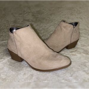 SOLD Vera Wang Taupe/Tan Suede booties, 5